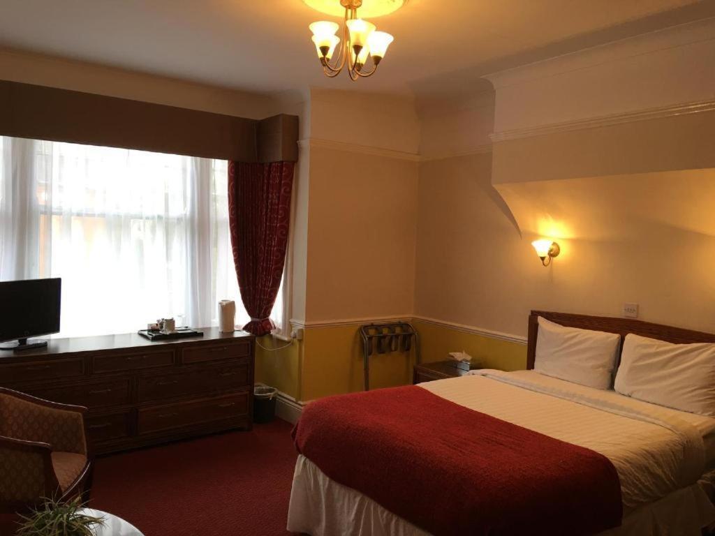 Grosvenor Hotel רוגבי מראה חיצוני תמונה
